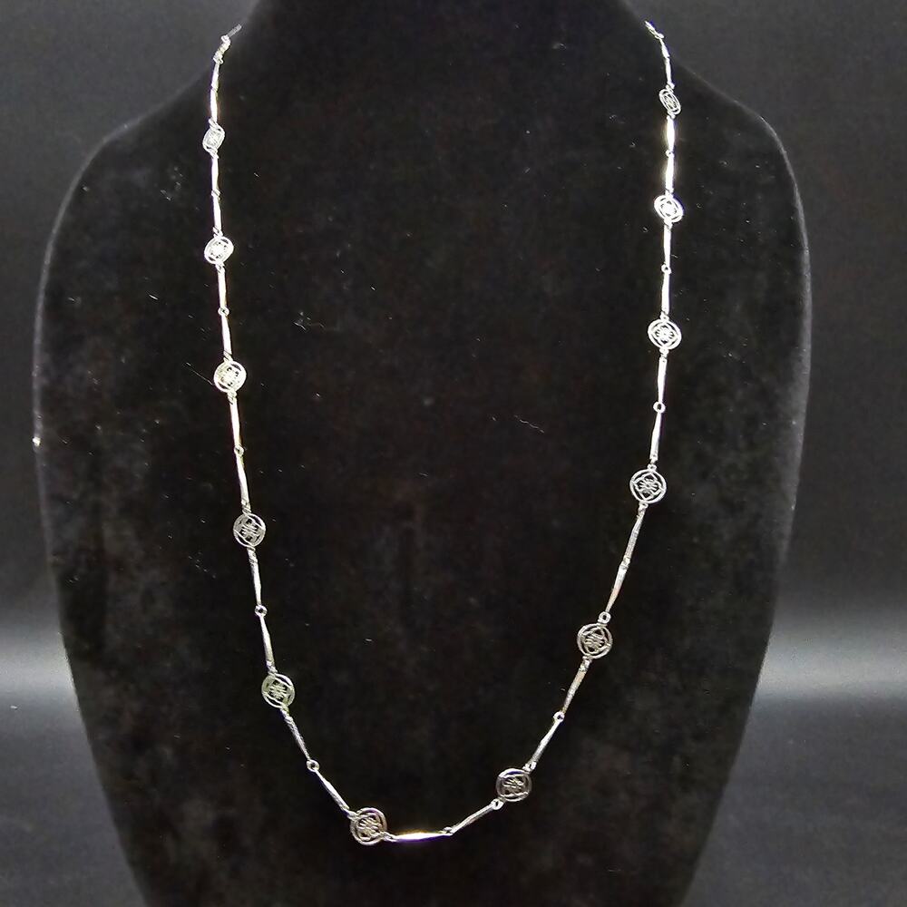 Avon 1979 Floral Lace Chain Necklace Flower Floral Silver Tone Vintage